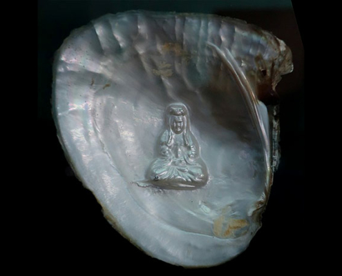 Robert Wan Pearl Museum, Cultured mobe pearl in shape of_Buddha, Image by: Wmpearl Robert Wan Pearl Museum, Cultured mobe pearl in shape of_Buddha, Image by: Wmpearl