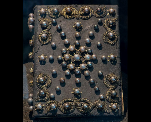 Robert Wan Pearl Museum, Missal decorated with pearls owned by Charles the Bald, Image by: Wmpearl Robert Wan Pearl Museum, Missal decorated with pearls owned by Charles the Bald, Image by: Wmpearl
