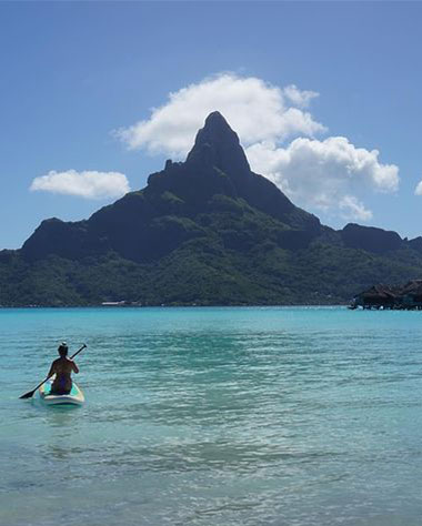 Mount-Otemanu-sunshine