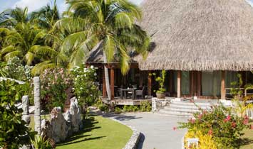 cat-Far-Niente-Restaurant-Bora-Bora Far Niente